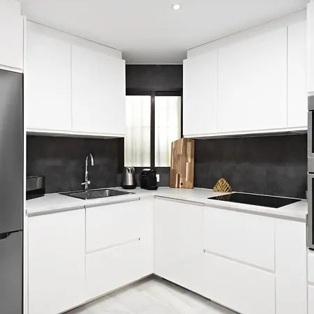 Two Bedroom In Puerto Banus With Terrace Apartment *
